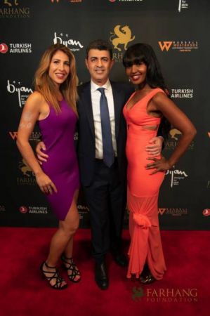 On The Red Carpet   Farhang Gala 280